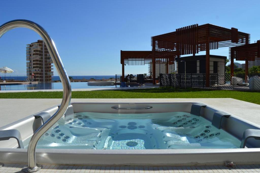 Sunset Drive Jacuzzi Apartment