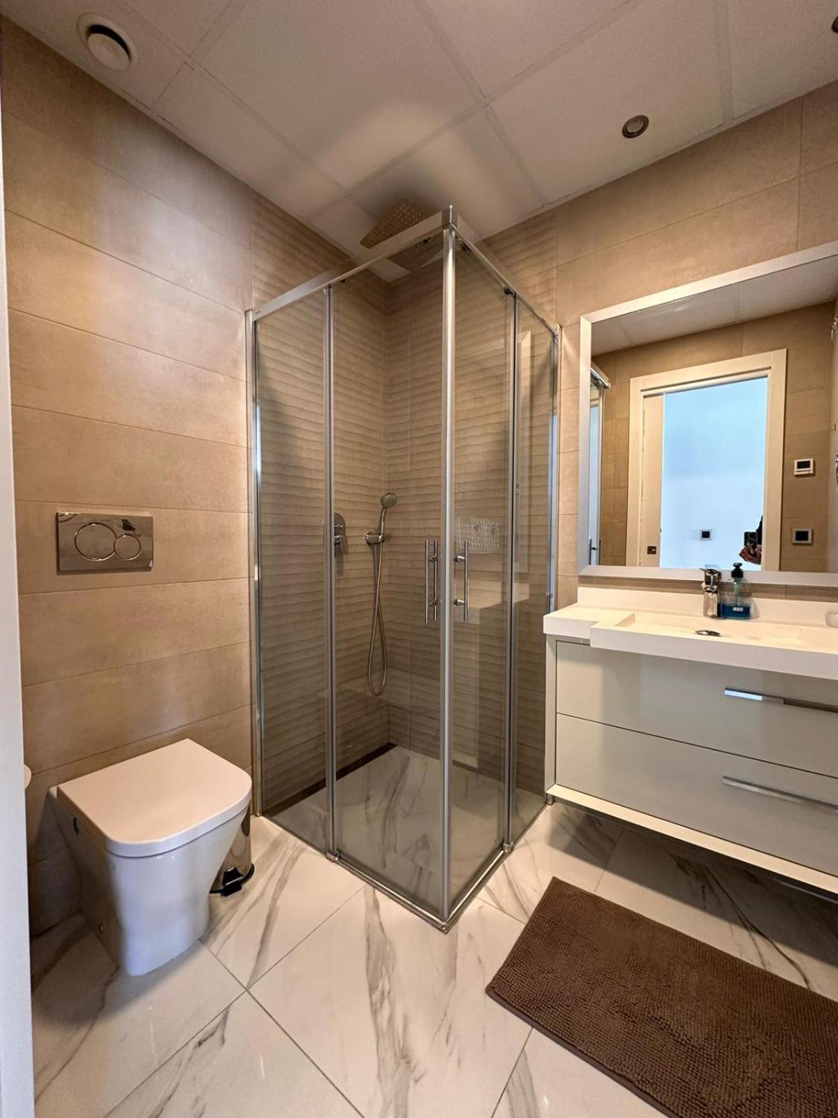 Sunset Drive Jacuzzi Apartment *